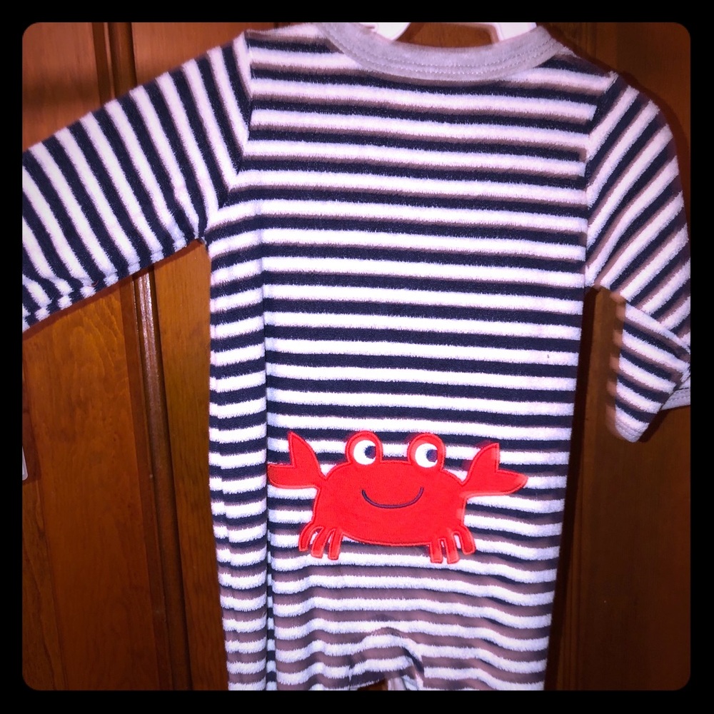 Carter’s terry baby onesie - crab on bum 🦀